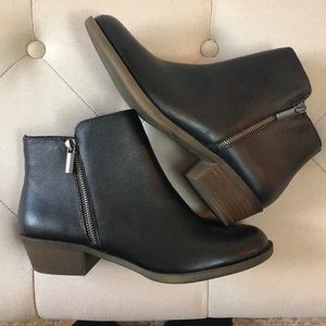 New Kenzie Leather Booties Size 9